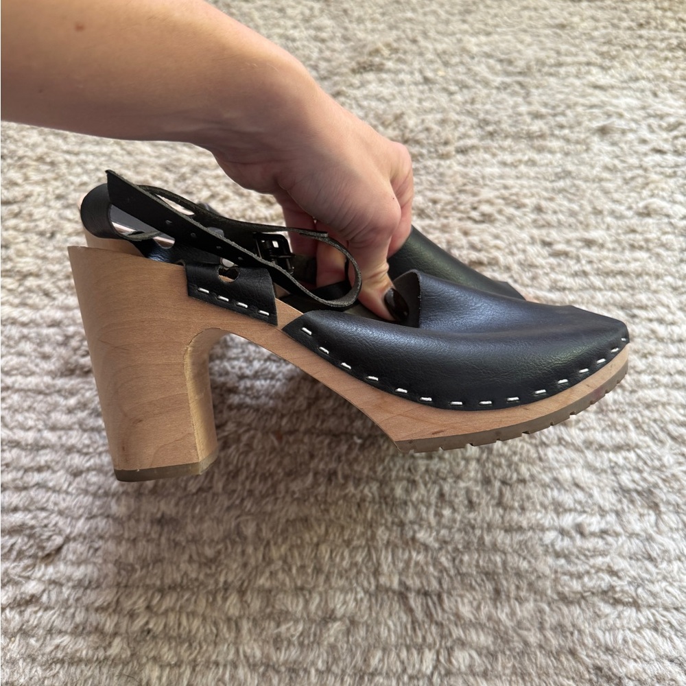 Novacas Black Leather Clogs with Wooden Heel